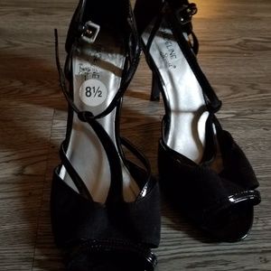 8.5 black heels